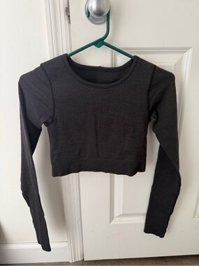 Lululemon Women's Black Ribbed Long-Sleeve Crop Top- size 4 xs in Lulu sizes